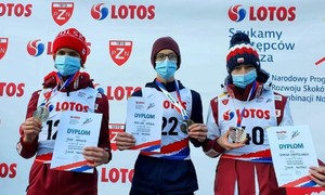 Zdjęcie przedstawia zawodników ZSMS Zakopane podczas zawodów Lotos Cup