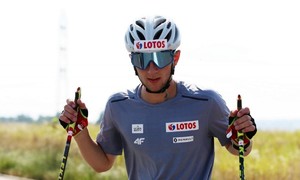 Zdjęcie przedstawia zawodnika podczas zawodów I letniej edycji Lotos 2020 w Szczyrku