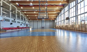 Zdjęcie przedstawia halę sportową ZSMS Zakopane