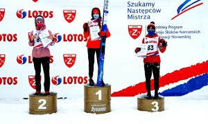 Zdjęcie przedstawia dekorację medalową podczas III edycji Lotos Cup 2021 w Szczyrku