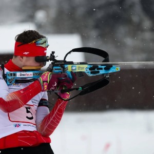 Zdjęcie zawodnika SMS Zakopane podczas XXXII OOM w biathlonie  w Kościelisku