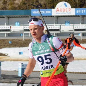 Zdjęcie przedstawia zawodników i absolwentów SMS Zakopane podczas Mistrzostw Świata Juniorów i Juniorów Młodszych w biathlonie w niemieckim Arber