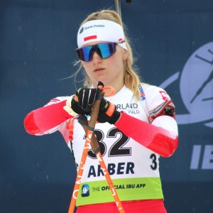 Zdjęcie przedstawia zawodników i absolwentów SMS Zakopane podczas Mistrzostw Świata Juniorów i Juniorów Młodszych w biathlonie w niemieckim Arber