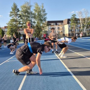 Zdjęcie przedstawia zawodników SMS Zakopane podczas wakacyjnego zgrupowania sportowego w Tomaszowie Mazowieckim