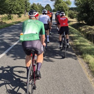 Zdjęcie przedstawia zawodników SMS Zakopane podczas wakacyjnego zgrupowania sportowego w Tomaszowie Mazowieckim